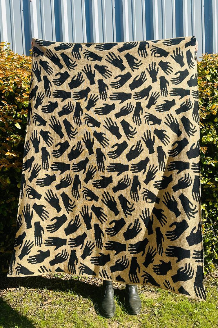 Decke Throw Blanket Hands