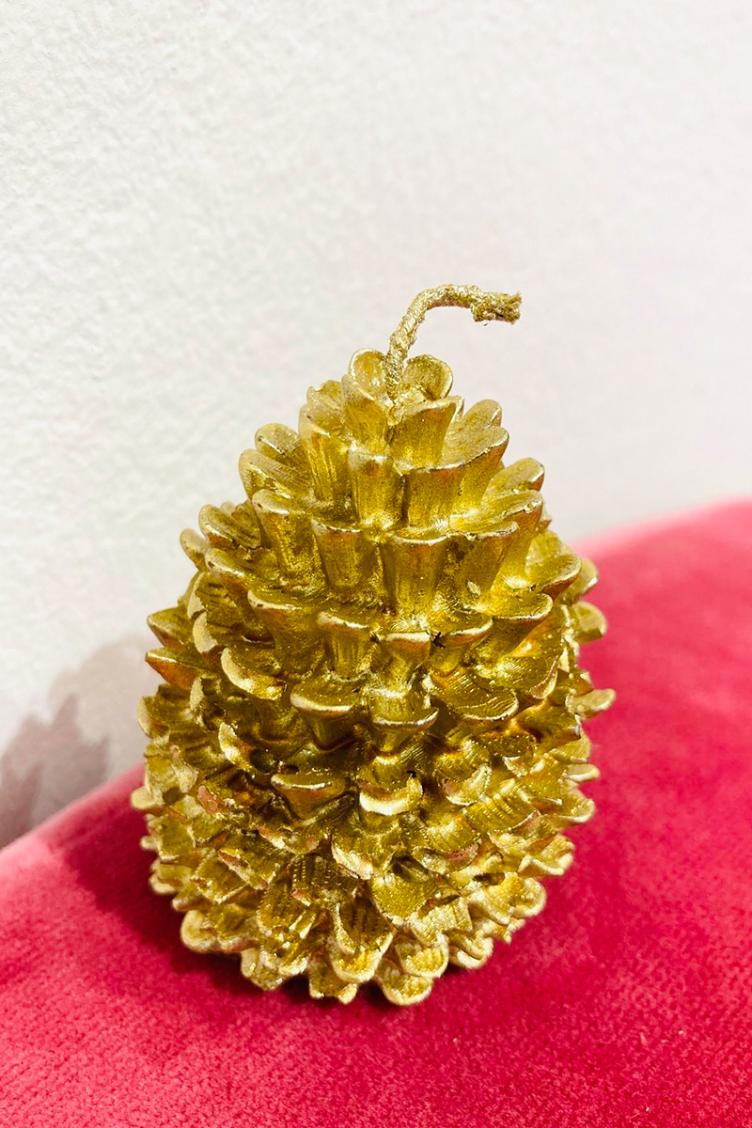 Föhrenzapfen Kerze