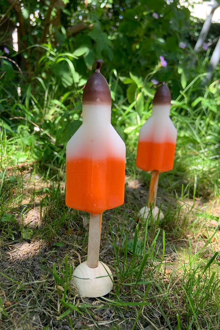 Kerze Rakete mit Holzständer