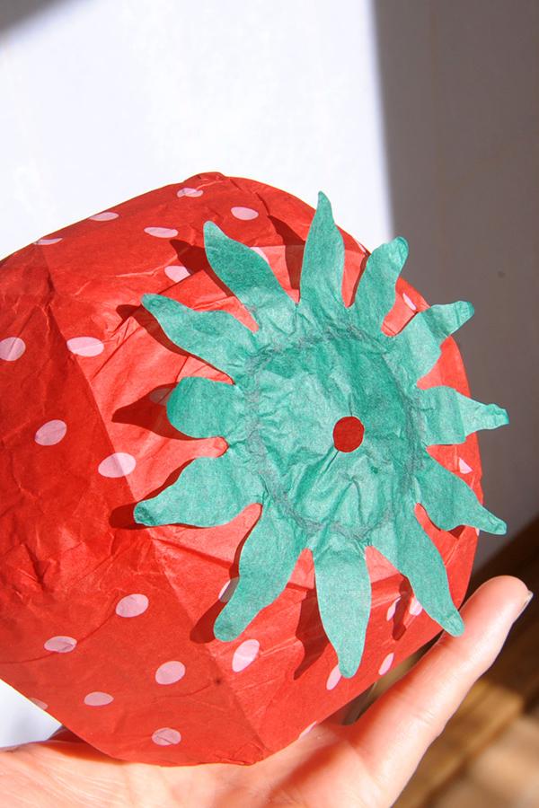 Papierobjekt Erdbeere
