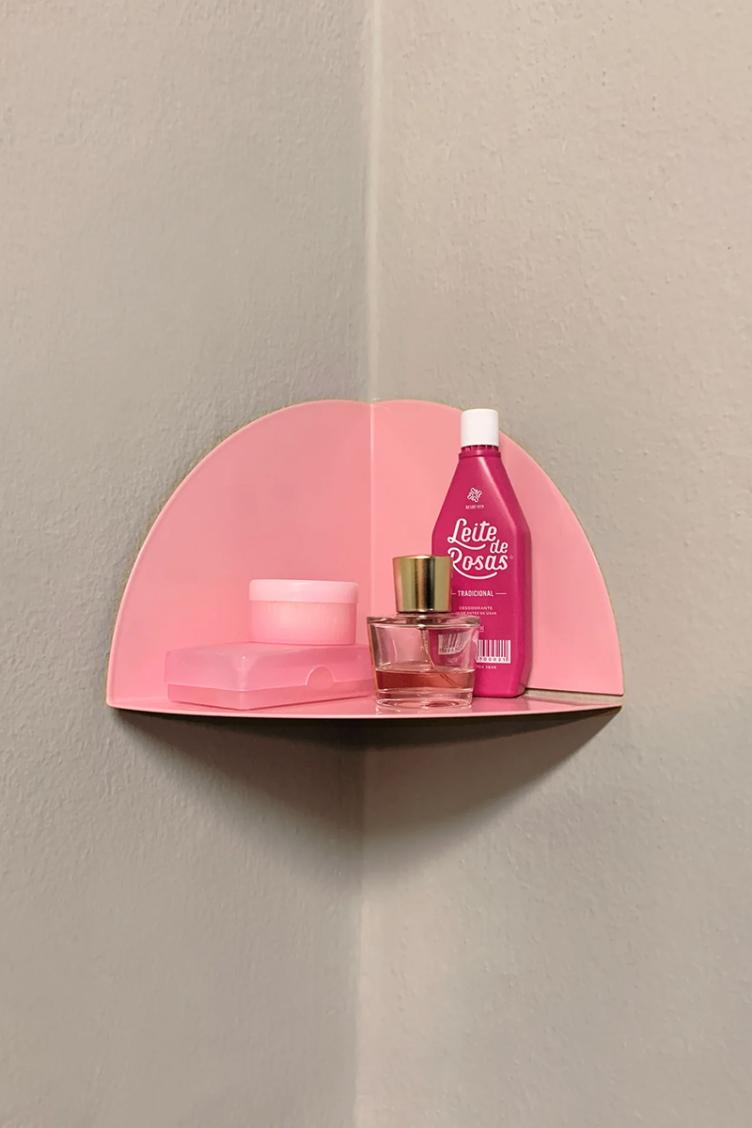 Regal corner shelf