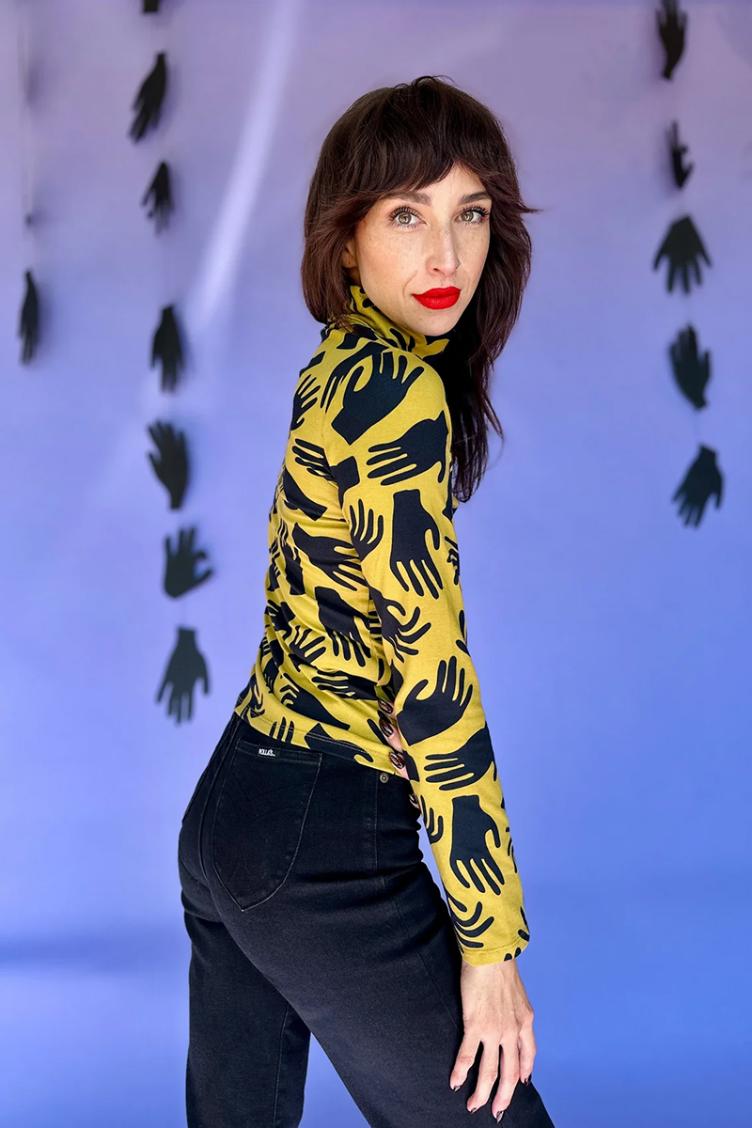 Turtle Neck Hands - 4