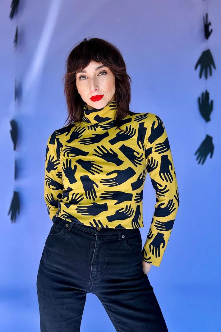 Turtle Neck Hands - 0